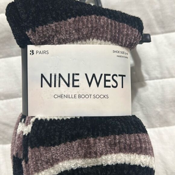 Nine West Ladies 3 Pk Chenille Boot Socks Ivory Black Mauve White Stripes - Picture 3 of 7